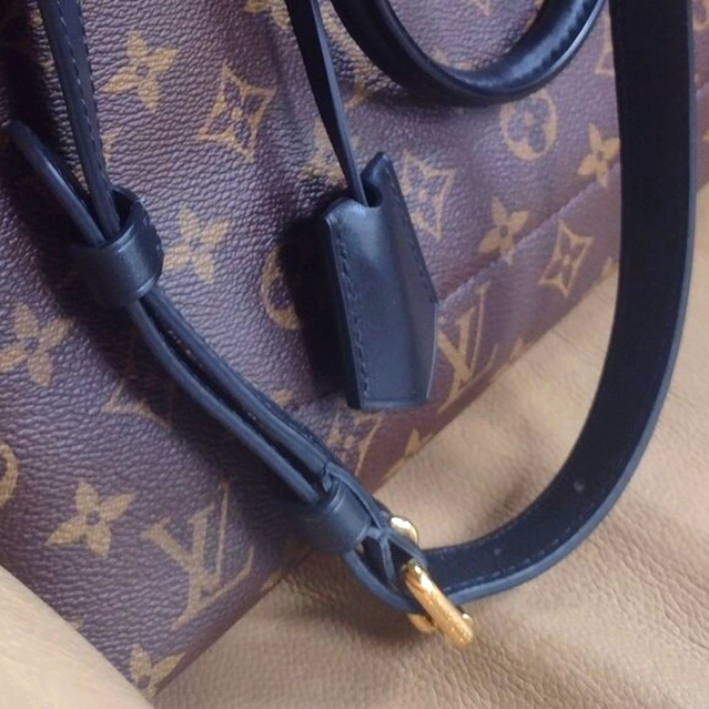Authentic RARE & Retired Louis Vuitton Noir Flower Shoulder Bag🖤🤎 - Picture 5 of 16